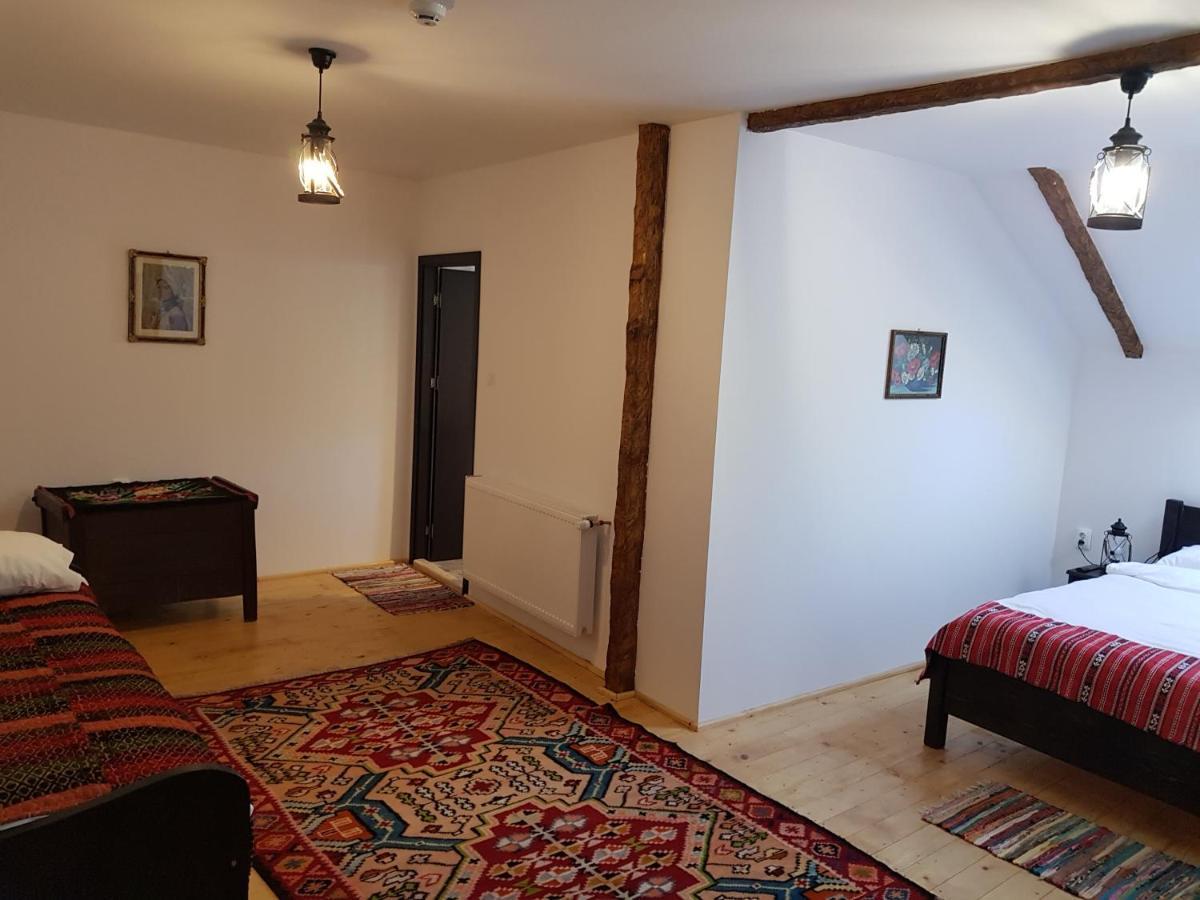 Satu Muscelean Hotell Albestii de Muscel Exteriör bild