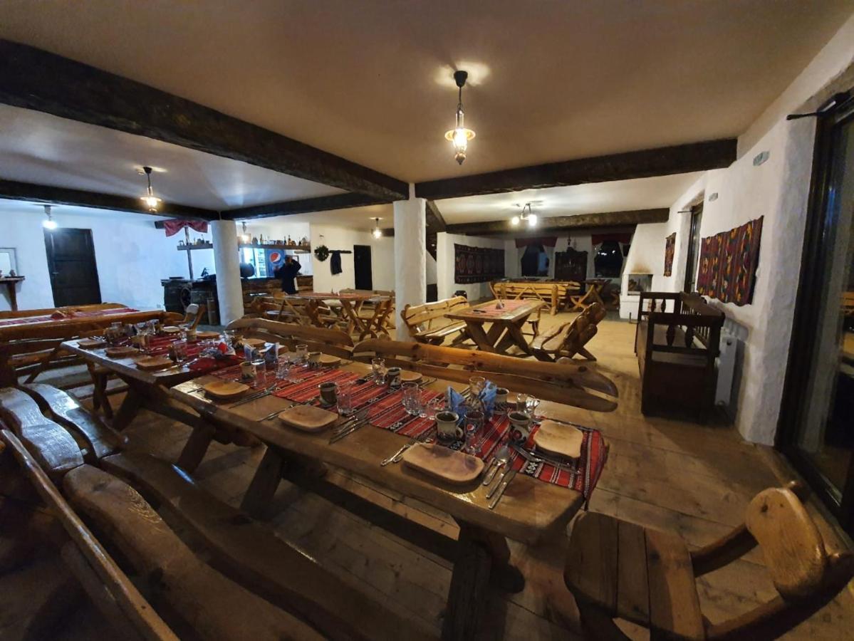 Satu Muscelean Hotell Albestii de Muscel Exteriör bild