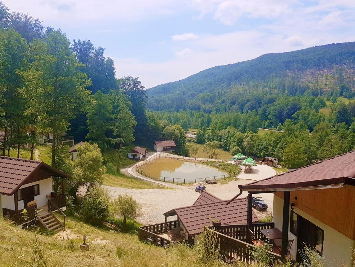 Satu Muscelean Hotell Albestii de Muscel Exteriör bild